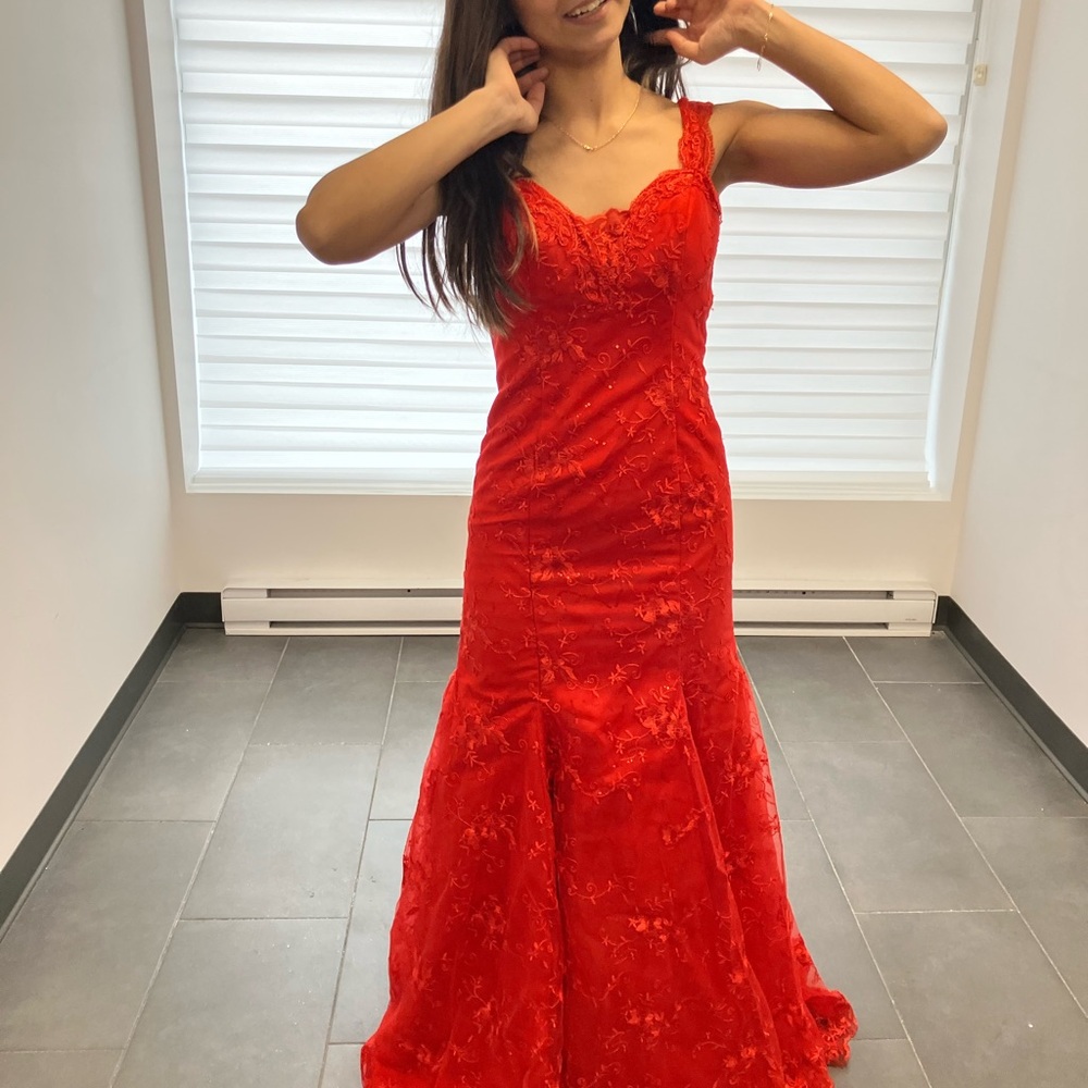 Small ❤️Elegant Red Lace Evening Gown 🧜‍♀️